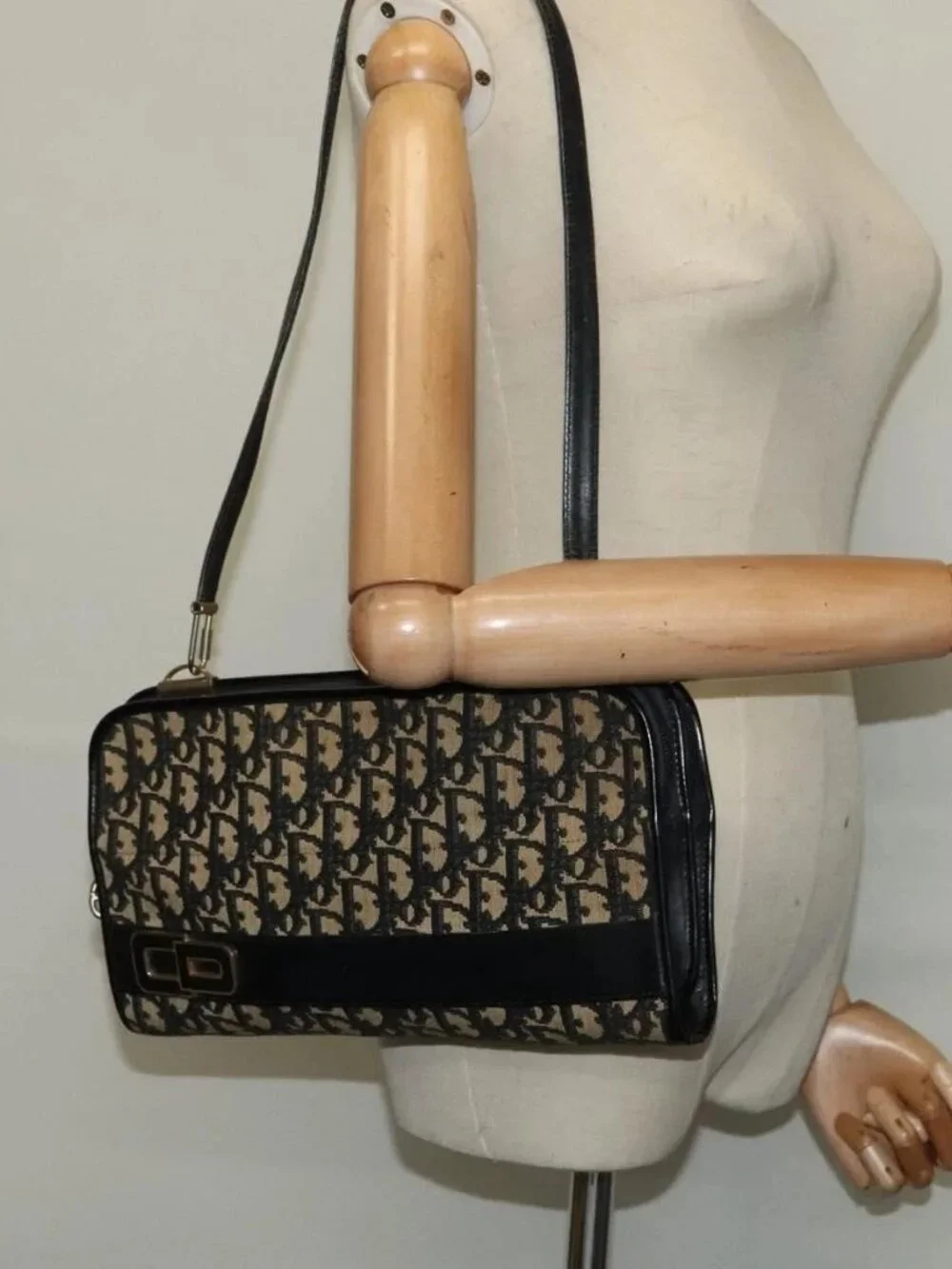 Christian Dior Trotter Canvas Shoulder Bag Navy Gold Auth 122509 - Picture 15 of 16